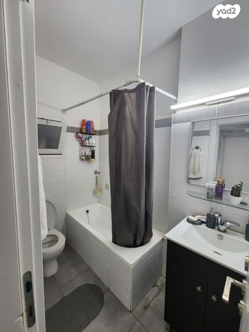 דירה, האלון, קדימה צורן