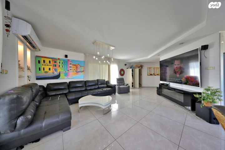 גג/ פנטהאוז, מנחם בגין 18, נווה גנים, קרית מוצקין