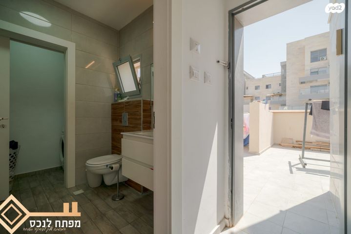 דו משפחתי, נצר חזני, נתיבות מערב, נתיבות