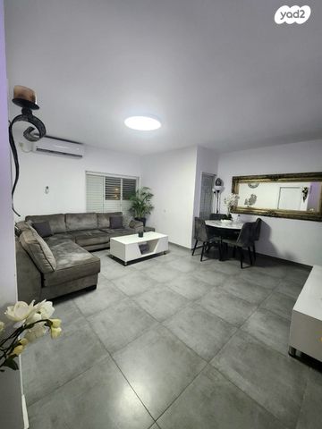 דירה, האלון, קדימה צורן