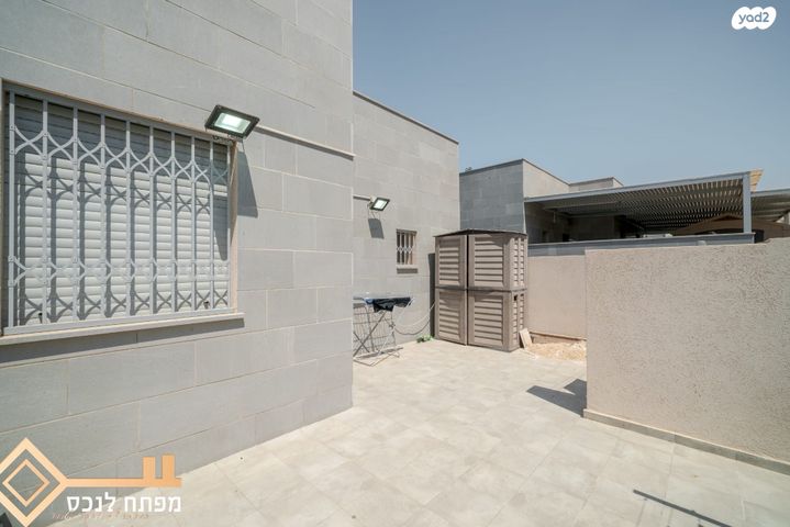 דו משפחתי, נצר חזני, נתיבות מערב, נתיבות