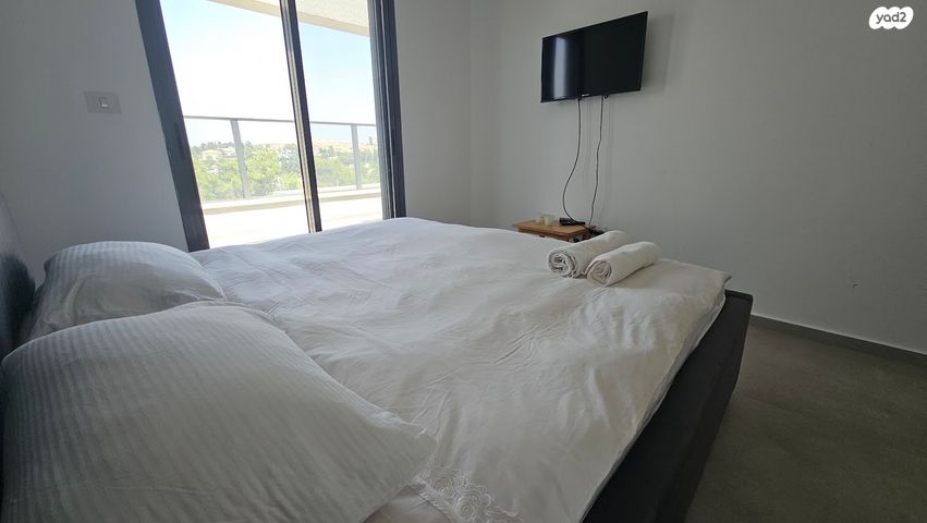 דירה, לבונה, כפר ורדים