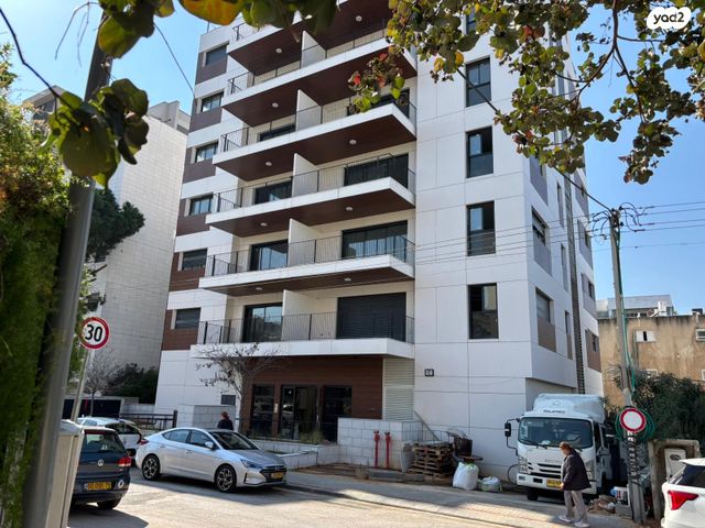 דירת גן, חובות הלבבות, הרצליה הירוקה, נווה עובד, הרצליה