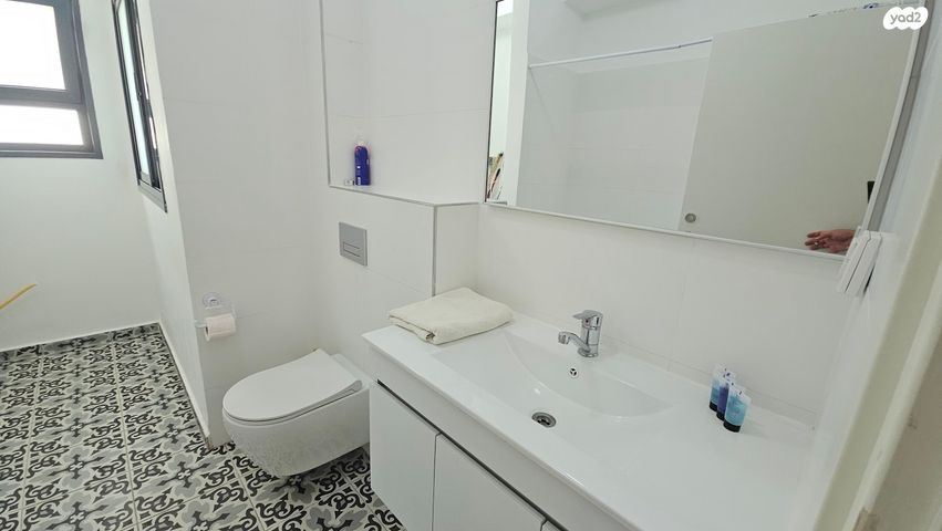 דירה, לבונה, כפר ורדים