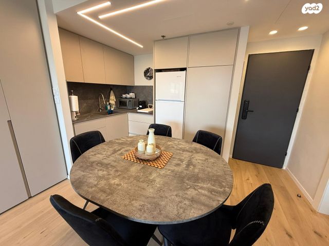 דירה, הרצליה