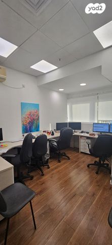 משרדים, דרך השלום 17, נשר