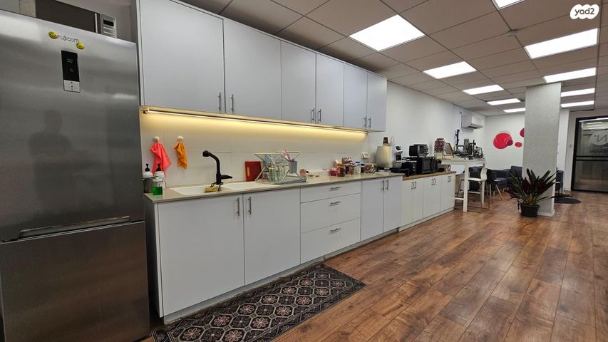 משרדים, יגאל אלון, נחלת יצחק, תל אביב יפו