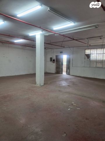 מחסנים, המרכבה, אזור תעשיה ב, חולון