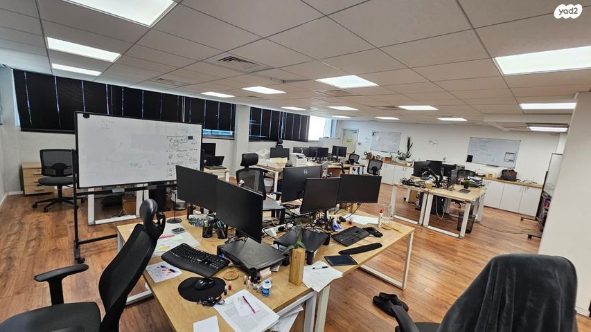 משרדים, יגאל אלון, נחלת יצחק, תל אביב יפו