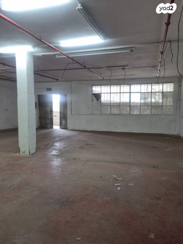 מחסנים, המרכבה, אזור תעשיה ב, חולון