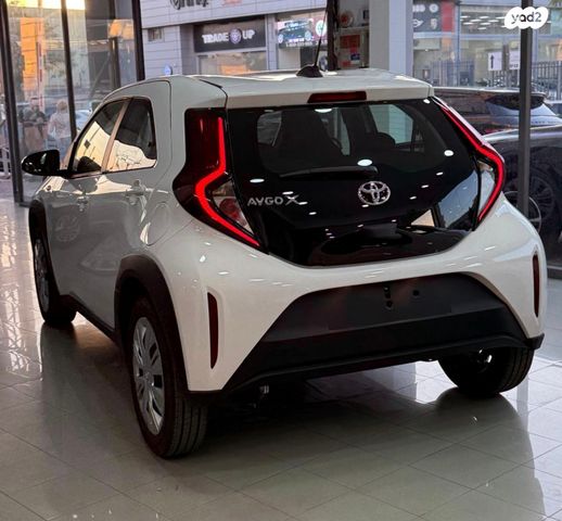 טויוטה אייגו X