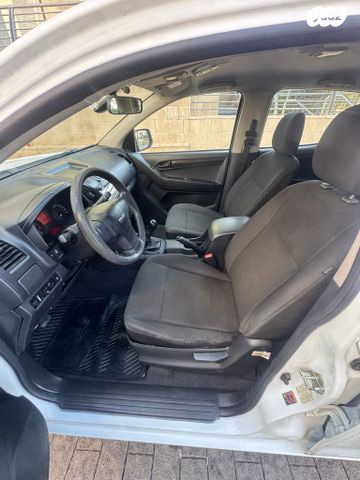 איסוזו די-מקס