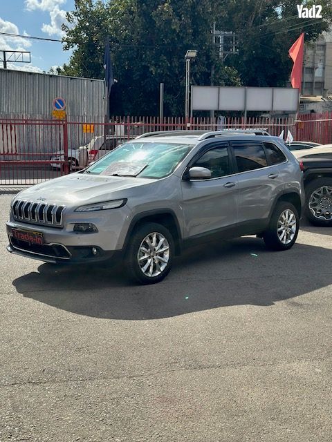 מודעת רכב ג'יפ צ'ירוקי