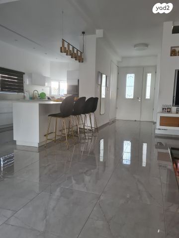 בית פרטי/ קוטג', זלמן שניאור 10, קרית בנימין, קרית אתא