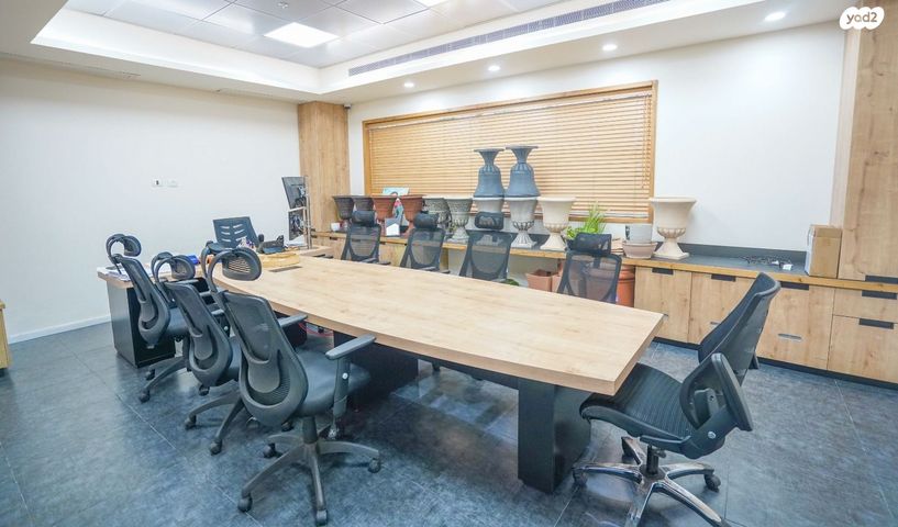 מחסנים, האקליפטוס 1, פארק תעשיות עמק חפר, פארק תעשיות עמק חפר