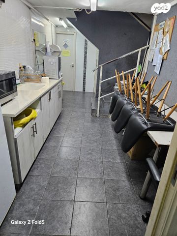 חנויות/ שטח מסחרי, אחד העם 13, א' / צפון מזרח העיר, רחובות