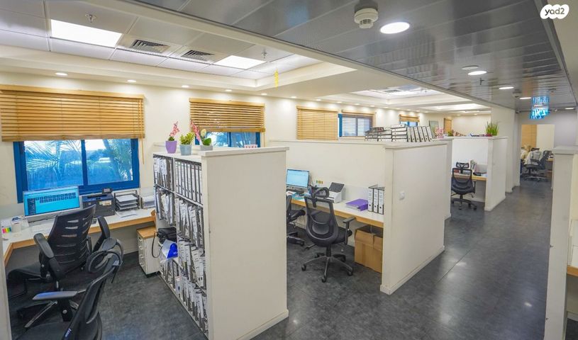 מחסנים, האקליפטוס 1, פארק תעשיות עמק חפר, פארק תעשיות עמק חפר