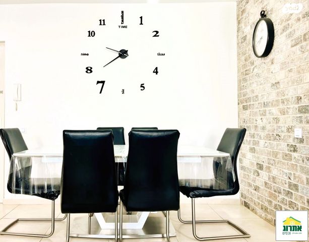 דירה, צור יצחק