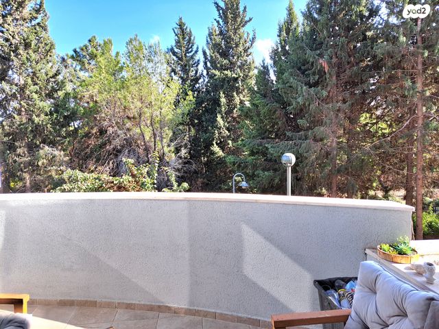 דירת גן, חרמון, יקנעם עילית