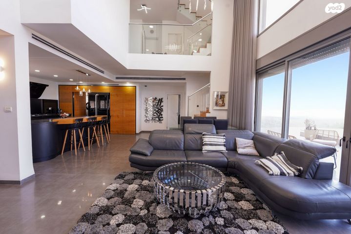 גג/ פנטהאוז, מורן, שיכון עובדים, טבריה