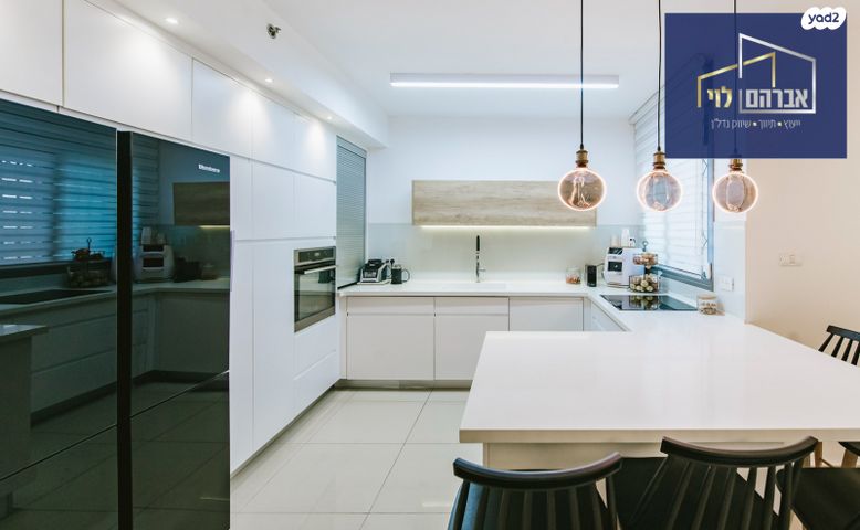 דירה, חיים הרצוג, פסגות אפק, ראש העין