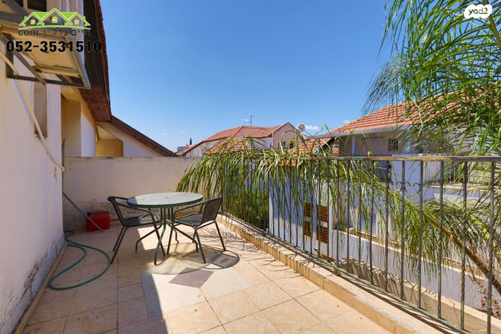 דו משפחתי, בית דגן