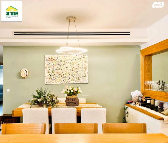 דירה, צור יצחק