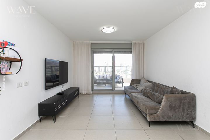 גג/ פנטהאוז, האגמית, החותרים, טירת כרמל