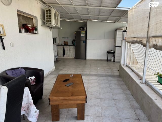 דירה, כיסופים, כפר סבא