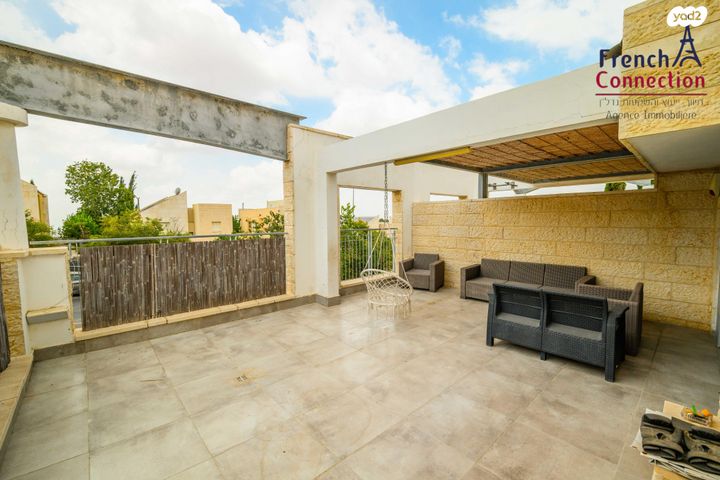 דו משפחתי, מודיעין מכבים רעות