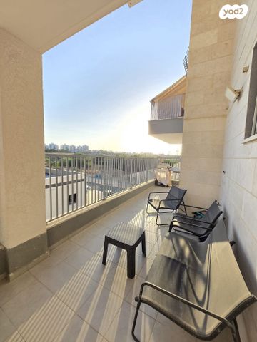 דירה, שבט יהודה 15, אחיסמך, לוד