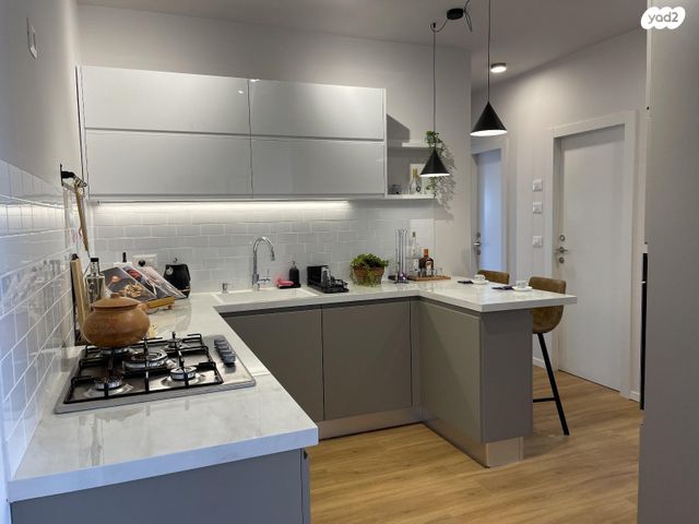 דירה, שדרת התמרים 7, שכונת בן גוריון, מרכז העיר ג', רמת גן