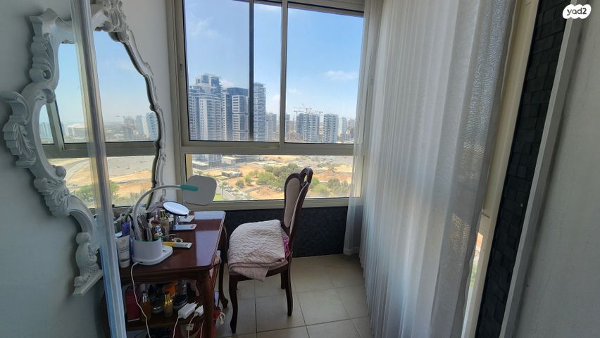 דירה, יצחק שדה, דרום מערב ותיק, בת ים