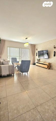 בית פרטי/ קוטג', תל חי, נאות הפרחים, גן יבנה