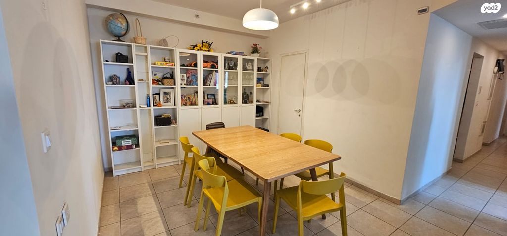 דירה, יצחק בן צבי, מתחם 200, הוד השרון