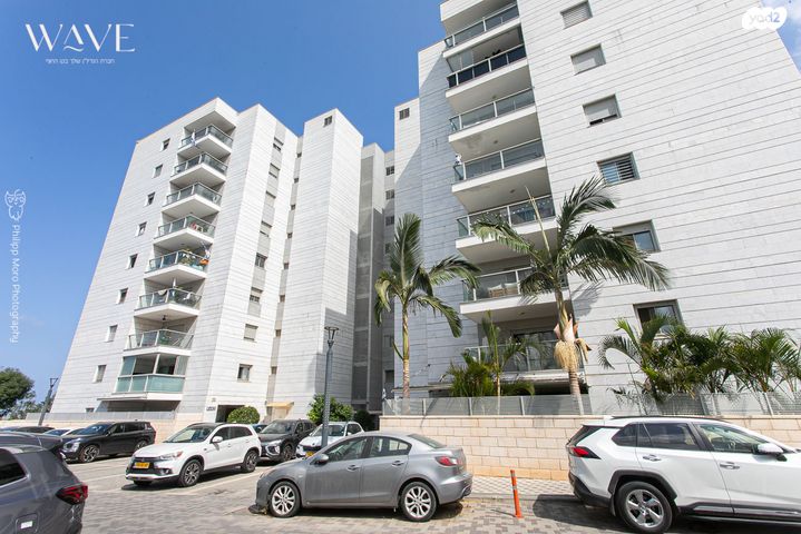 גג/ פנטהאוז, האגמית, החותרים, טירת כרמל