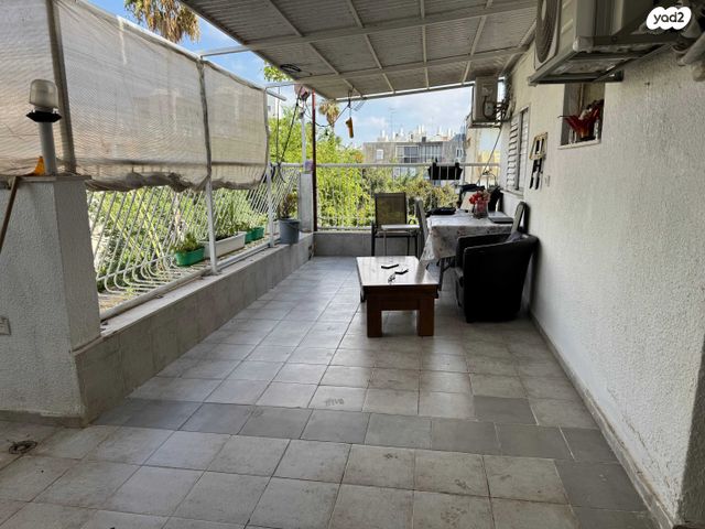 דירה, כיסופים, כפר סבא