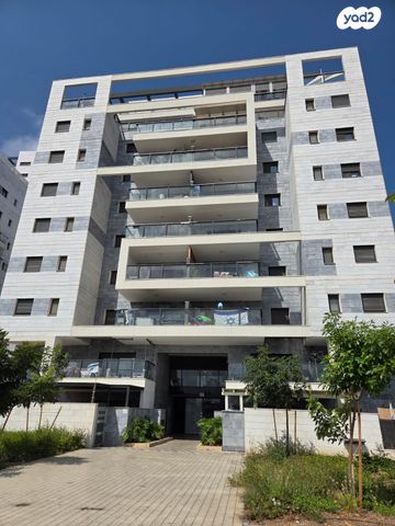 דירה, חיים לבב, יצחק שמיר, נהריה