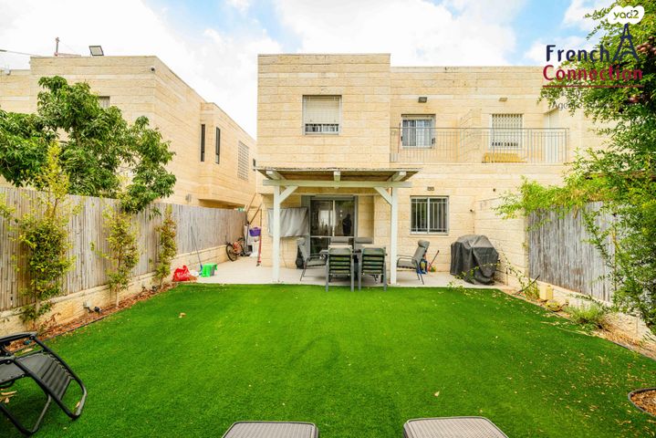 דו משפחתי, מודיעין מכבים רעות