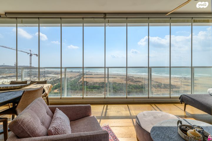 דירה, אהוד מנור, עיר ימים, נתניה