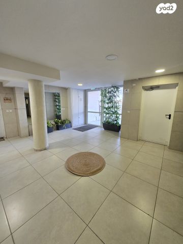 דירה, שבט יהודה 15, אחיסמך, לוד