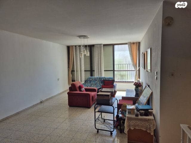 טריפלקס, קרית אתא