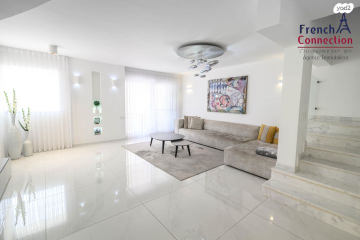 דו משפחתי, מודיעין מכבים רעות