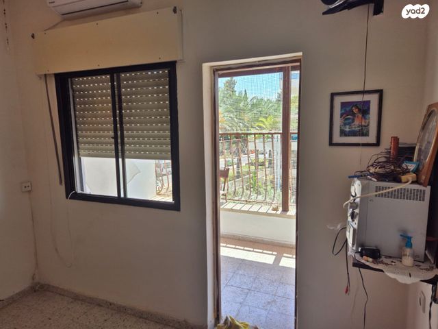 טריפלקס, קרית אתא