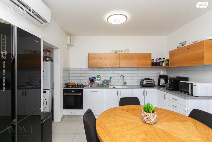 גג/ פנטהאוז, האגמית, החותרים, טירת כרמל