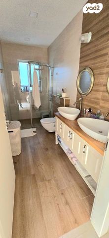 בית פרטי/ קוטג', תל חי, נאות הפרחים, גן יבנה