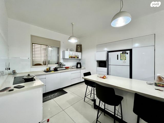 דירת גן, איסר הראל, כוכב הצפון, נתניה