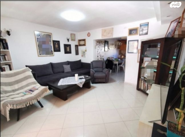 דירה, לוי אשכול, כפר סבא