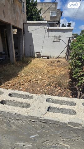 דירת גן, אלבז, קרית אתא