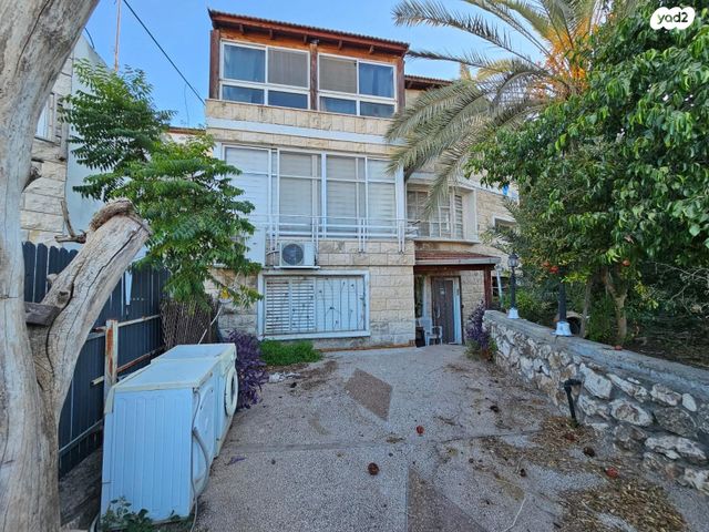 דו משפחתי, שטרית, טבריה